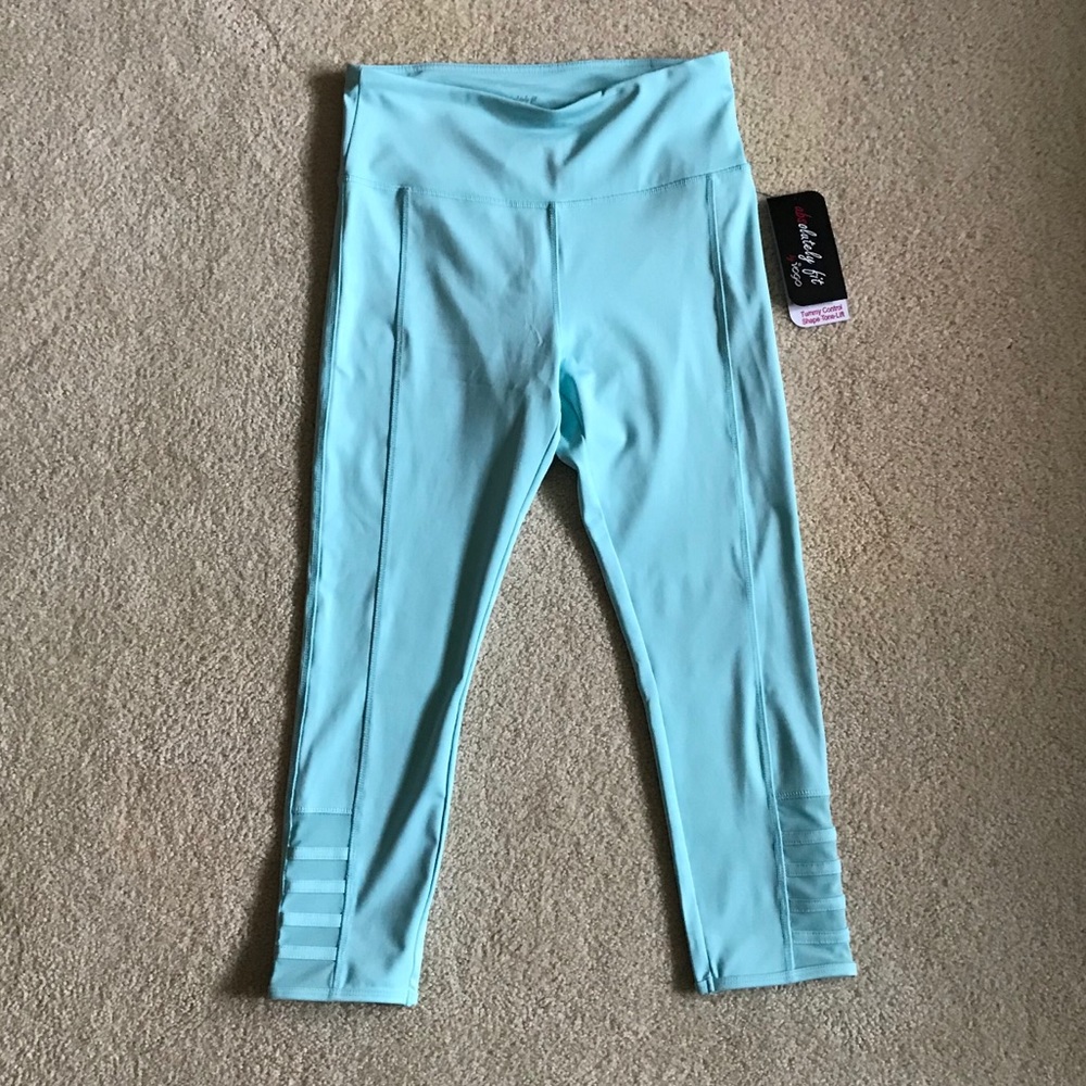 SOLD - NWT Vogo Aqua Workout Capri Leggings - Picture 1 of 16